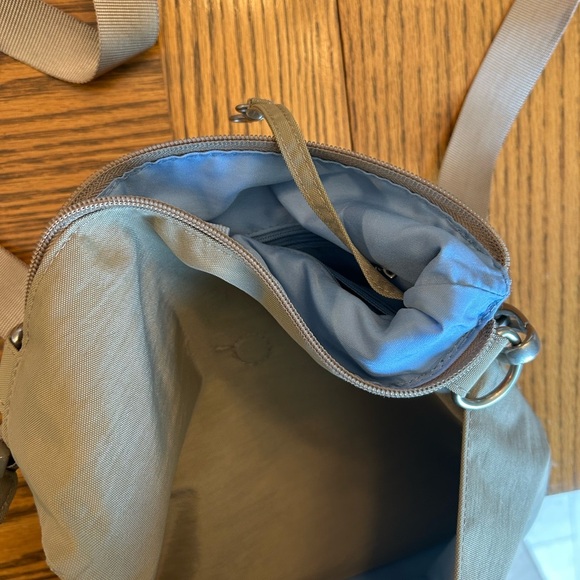 Baggallini 3 Front Zip Pocket Tan/Taupe Crossbody Bag with Light Blue Lining - Picture 4 of 11